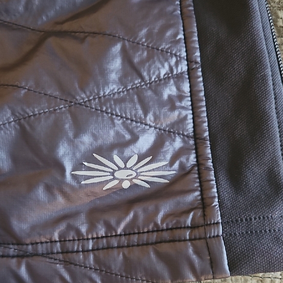 Skhoop Quilted Black Skirt with - Picture 3 of 6